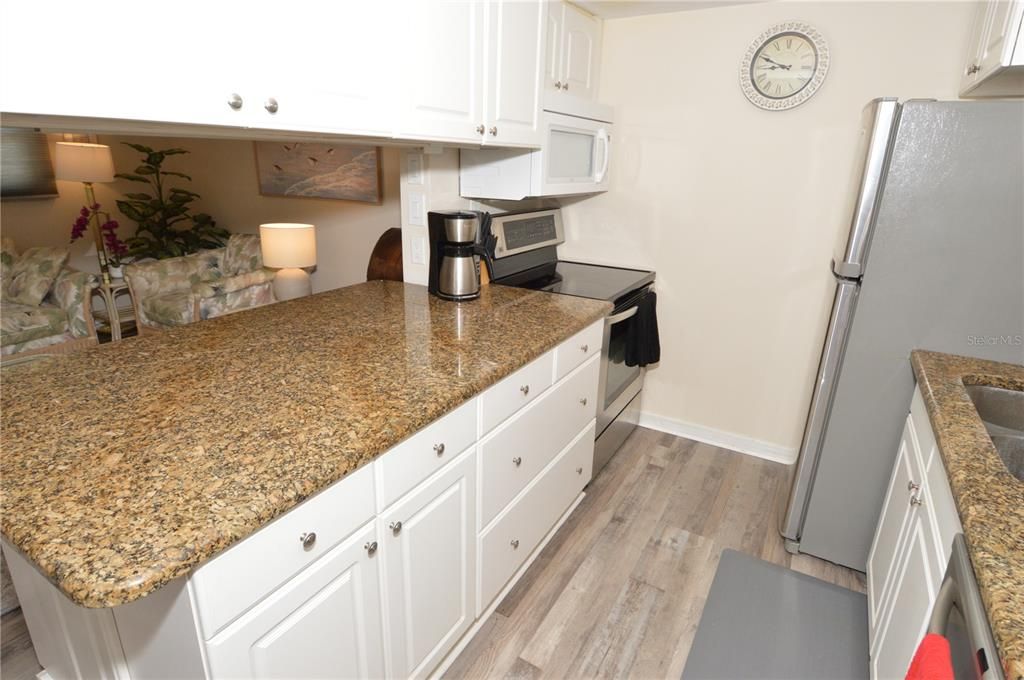 For Rent: $2,000 (1 beds, 1 baths, 747 Square Feet)