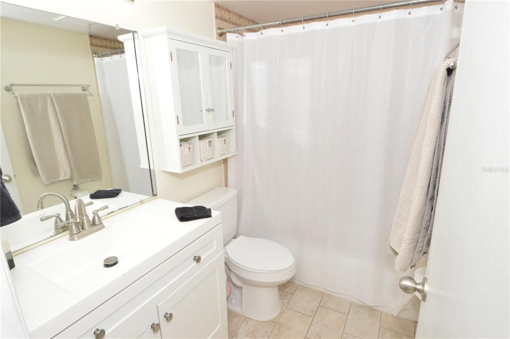 For Rent: $2,000 (1 beds, 1 baths, 747 Square Feet)