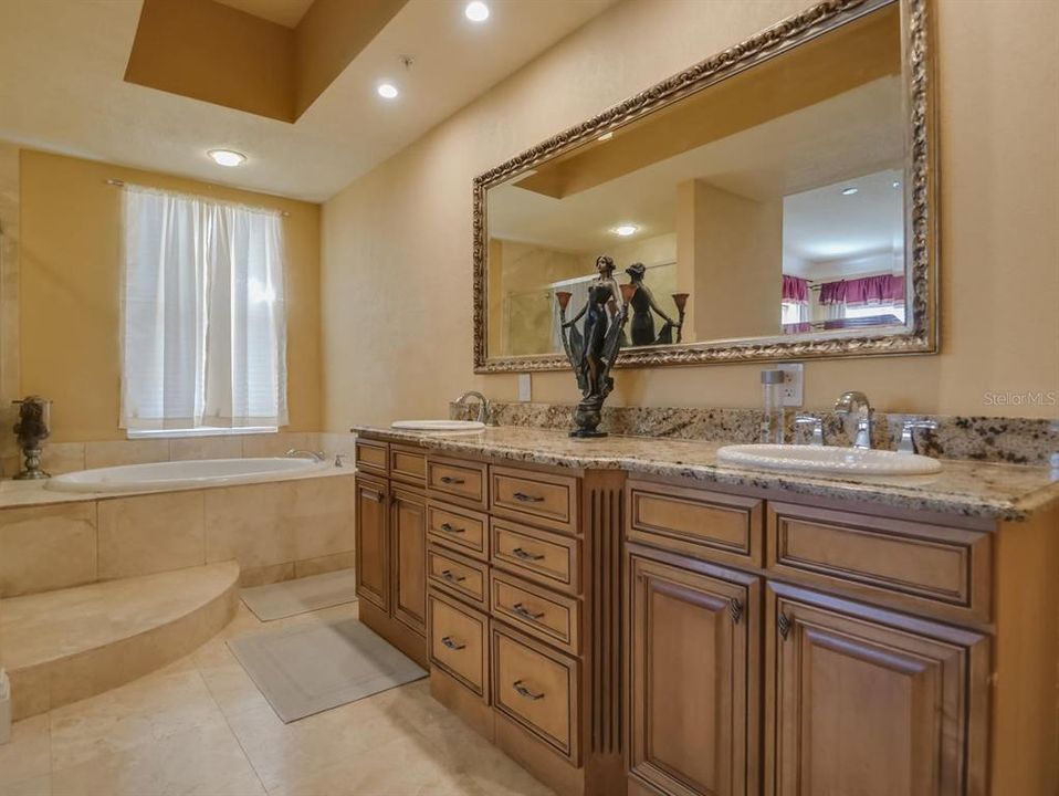 For Sale: $2,049,999 (3 beds, 3 baths, 2745 Square Feet)