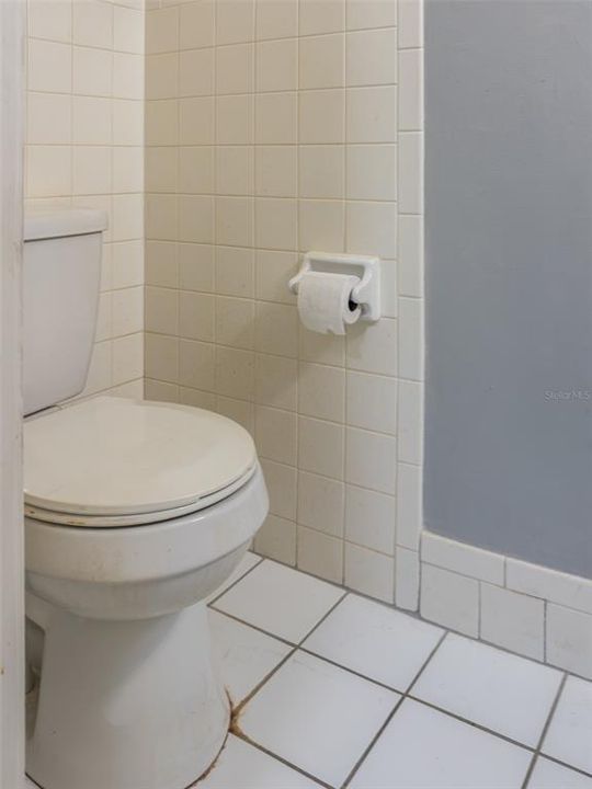 For Sale: $145,900 (1 beds, 1 baths, 990 Square Feet)