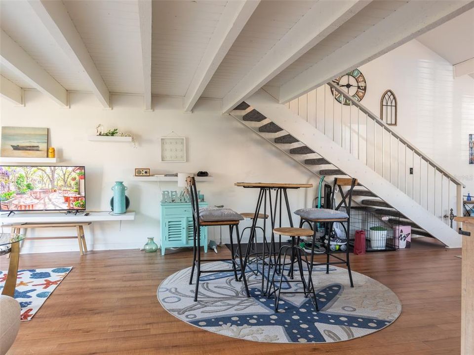 For Sale: $145,900 (1 beds, 1 baths, 990 Square Feet)