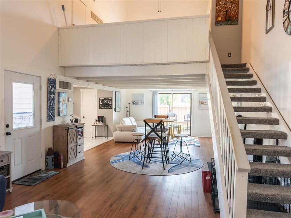 For Sale: $145,900 (1 beds, 1 baths, 990 Square Feet)