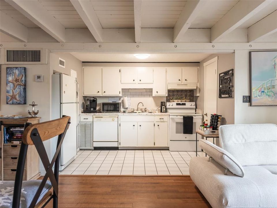 For Sale: $145,900 (1 beds, 1 baths, 990 Square Feet)