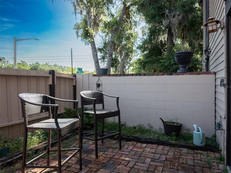 For Sale: $145,900 (1 beds, 1 baths, 990 Square Feet)