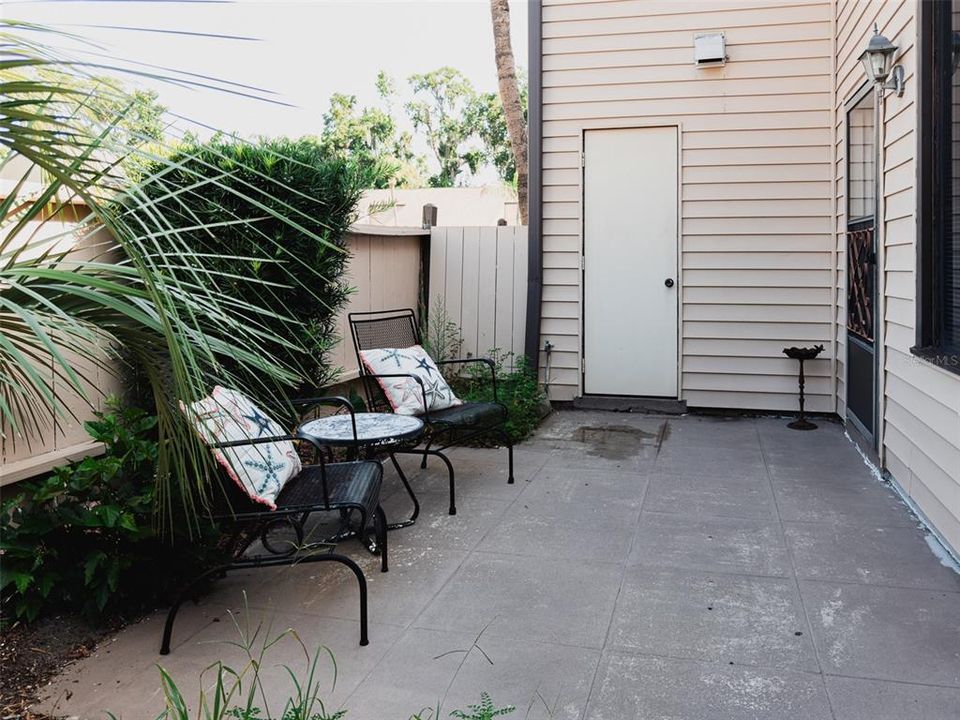 For Sale: $145,900 (1 beds, 1 baths, 990 Square Feet)
