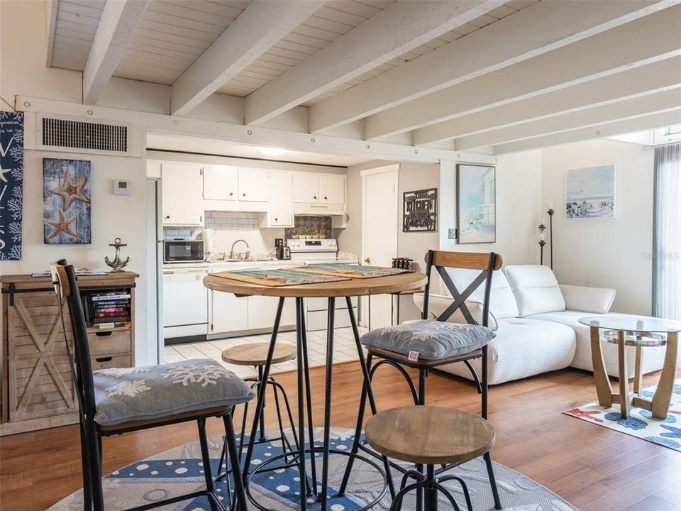 For Sale: $145,900 (1 beds, 1 baths, 990 Square Feet)