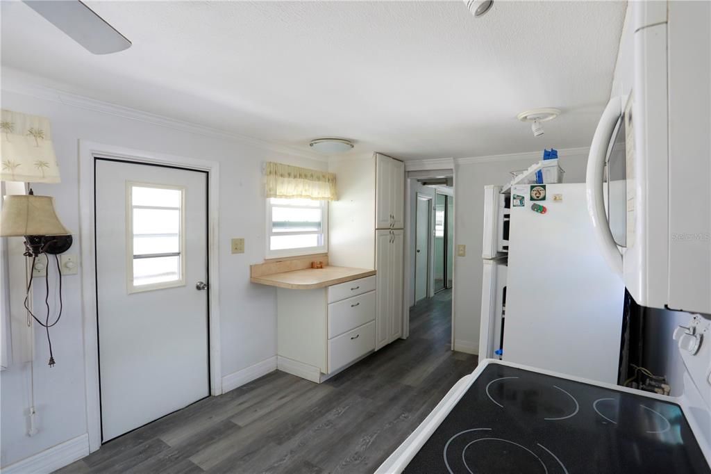 For Sale: $180,000 (1 beds, 1 baths, 350 Square Feet)