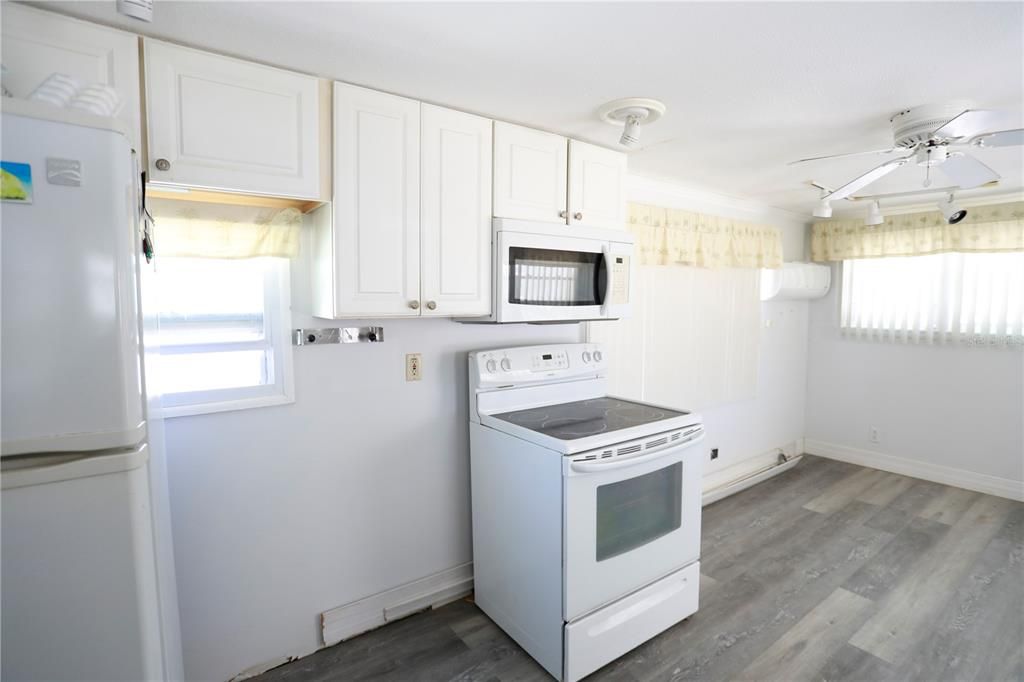For Sale: $180,000 (1 beds, 1 baths, 350 Square Feet)
