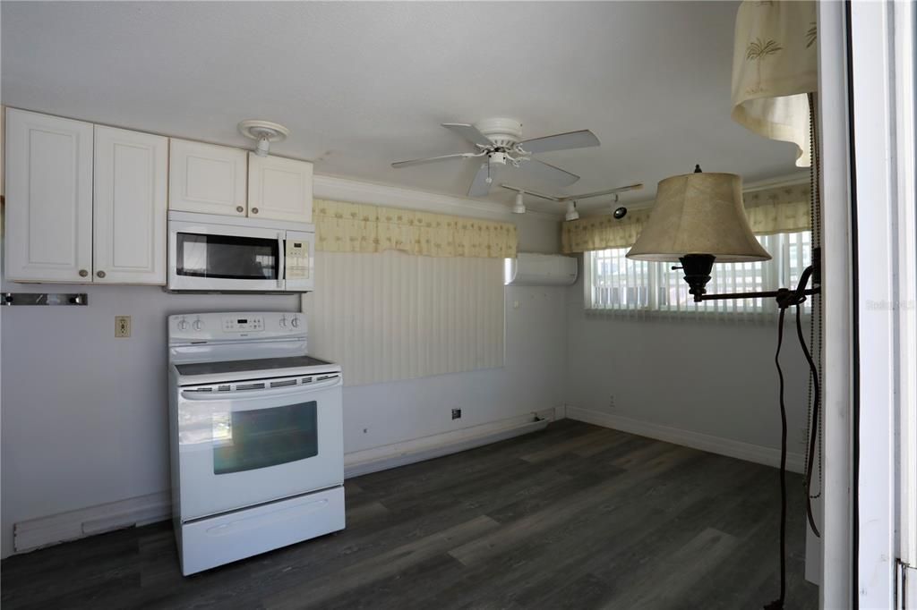 For Sale: $180,000 (1 beds, 1 baths, 350 Square Feet)