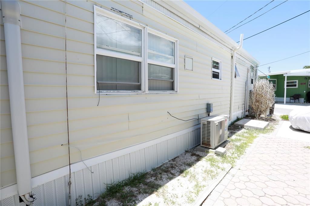 For Sale: $180,000 (1 beds, 1 baths, 350 Square Feet)