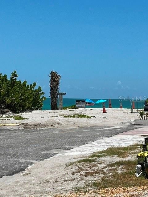 For Sale: $180,000 (1 beds, 1 baths, 350 Square Feet)