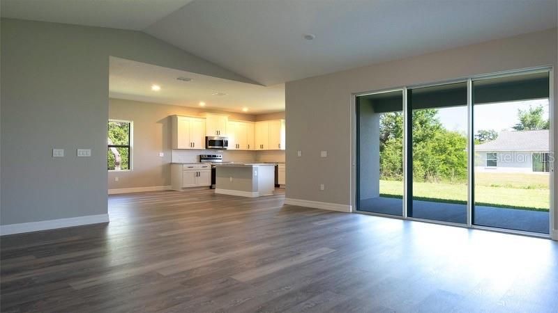 En Venta: $376,900 (4 camas, 3 baños, 2092 Pies cuadrados)