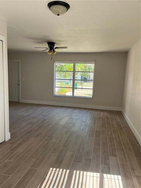 For Rent: $1,300 (2 beds, 1 baths, 900 Square Feet)