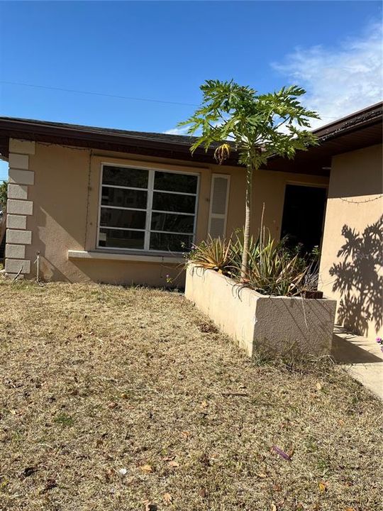 For Rent: $1,300 (2 beds, 1 baths, 900 Square Feet)