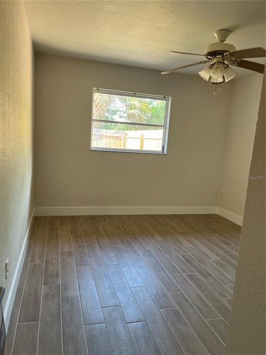 For Rent: $1,300 (2 beds, 1 baths, 900 Square Feet)