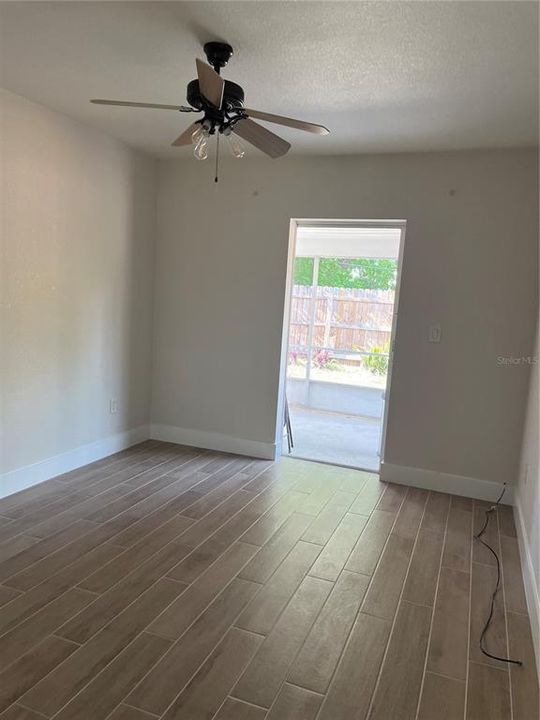 For Rent: $1,300 (2 beds, 1 baths, 900 Square Feet)