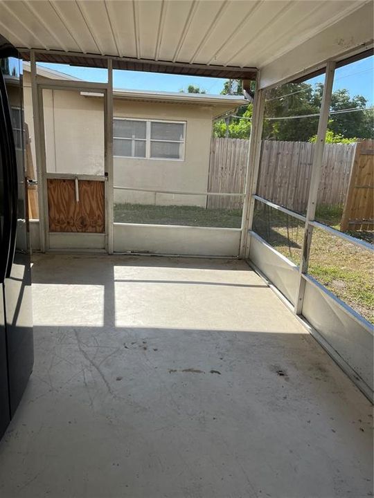 For Rent: $1,300 (2 beds, 1 baths, 900 Square Feet)