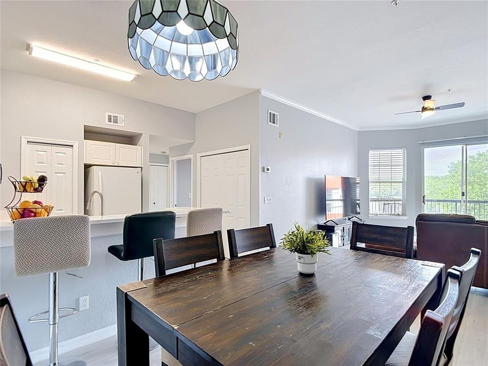 For Rent: $1,650 (2 beds, 1 baths, 961 Square Feet)