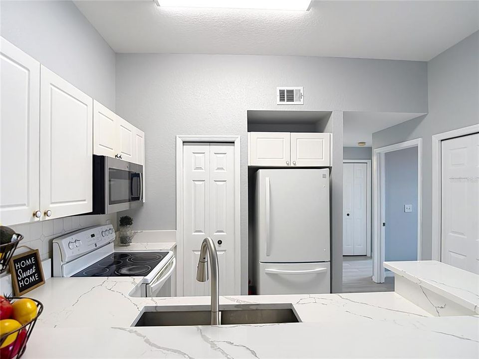 For Rent: $1,650 (2 beds, 1 baths, 961 Square Feet)