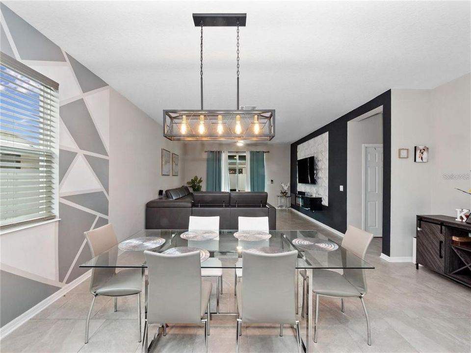 En Venta: $360,000 (4 camas, 2 baños, 1677 Pies cuadrados)