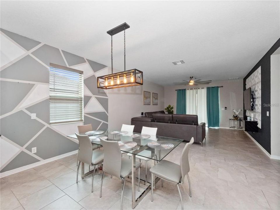 En Venta: $360,000 (4 camas, 2 baños, 1677 Pies cuadrados)