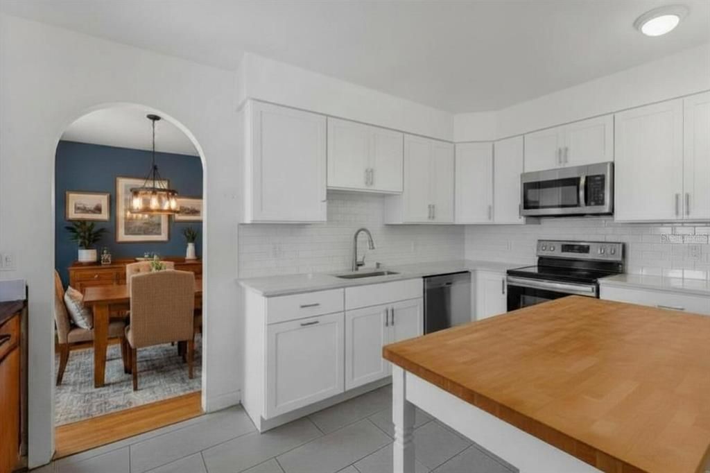 На продажу: $425,000 (4 спален, 2 ванн, 1911 Квадратных фут)