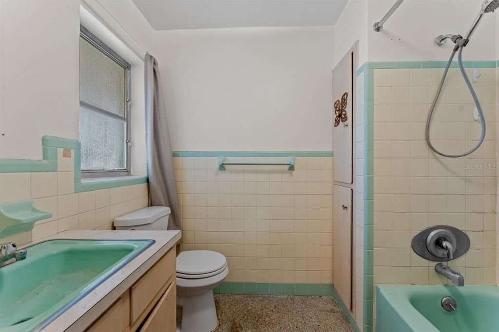 На продажу: $425,000 (4 спален, 2 ванн, 1911 Квадратных фут)