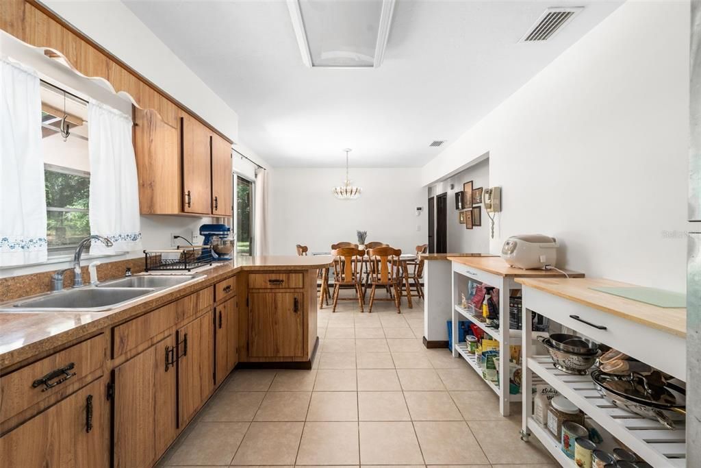 На продажу: $225,000 (3 спален, 1 ванн, 1056 Квадратных фут)