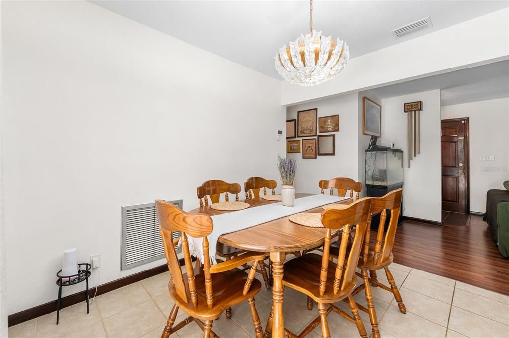 На продажу: $225,000 (3 спален, 1 ванн, 1056 Квадратных фут)