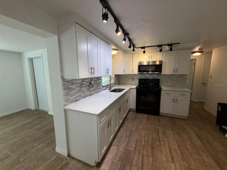На продажу: $189,000 (2 спален, 1 ванн, 1590 Квадратных фут)