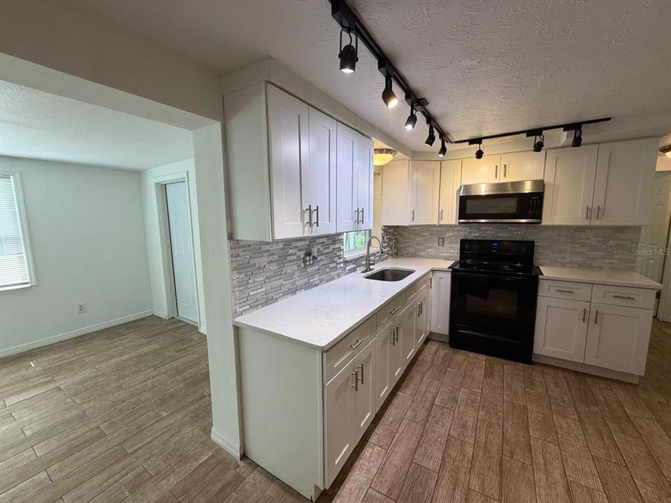 На продажу: $189,000 (2 спален, 1 ванн, 1590 Квадратных фут)