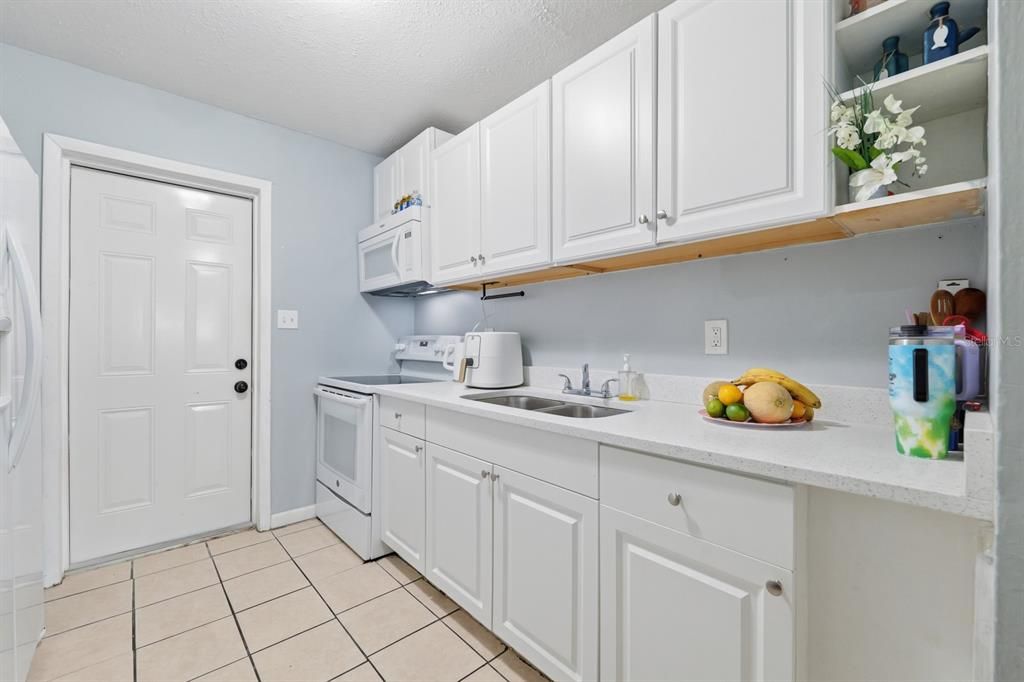En Venta: $320,000 (4 camas, 2 baños, 1296 Pies cuadrados)