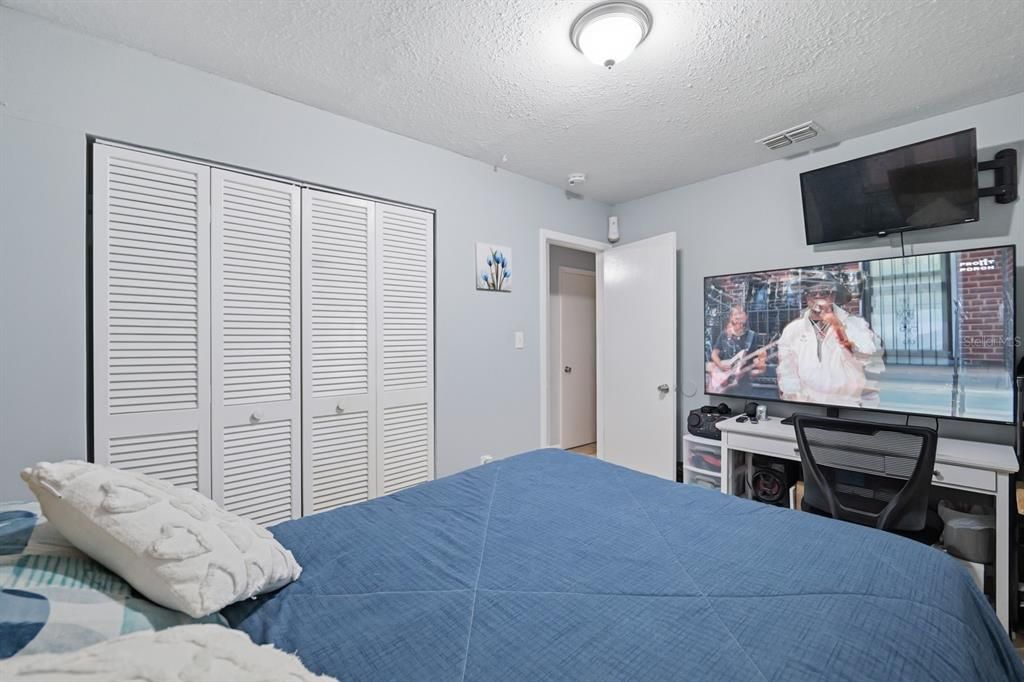 En Venta: $320,000 (4 camas, 2 baños, 1296 Pies cuadrados)