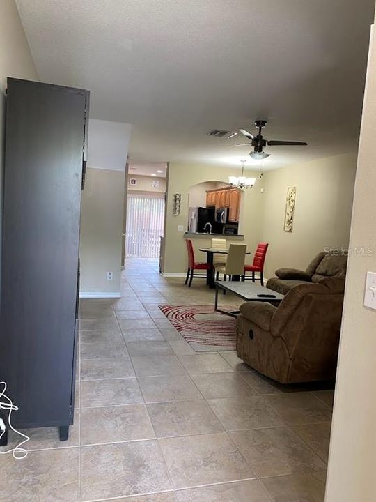 For Rent: $1,950 (3 beds, 2 baths, 1390 Square Feet)