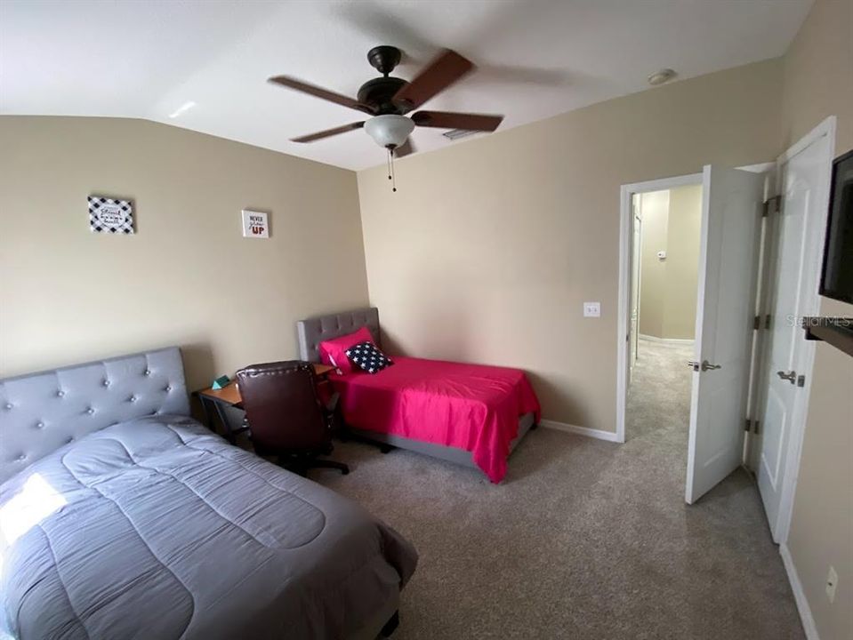 For Rent: $1,950 (3 beds, 2 baths, 1390 Square Feet)