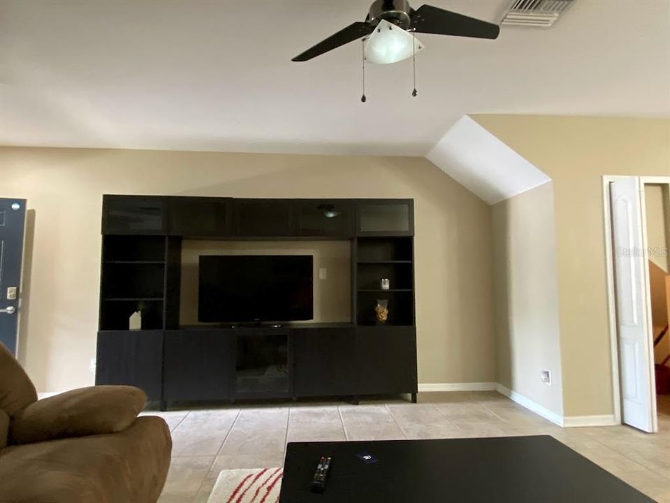 For Rent: $1,950 (3 beds, 2 baths, 1390 Square Feet)