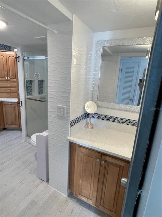 For Sale: $195,000 (2 beds, 1 baths, 936 Square Feet)