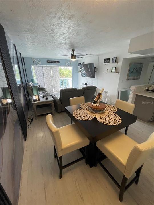 For Sale: $195,000 (2 beds, 1 baths, 936 Square Feet)