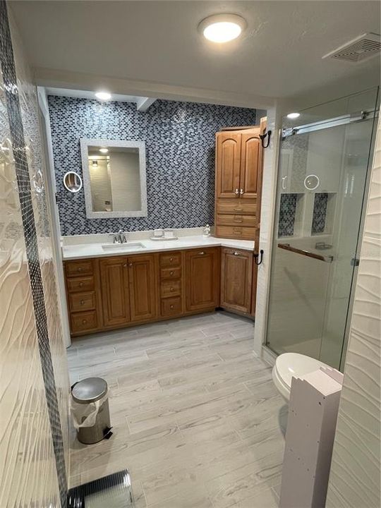 For Sale: $195,000 (2 beds, 1 baths, 936 Square Feet)