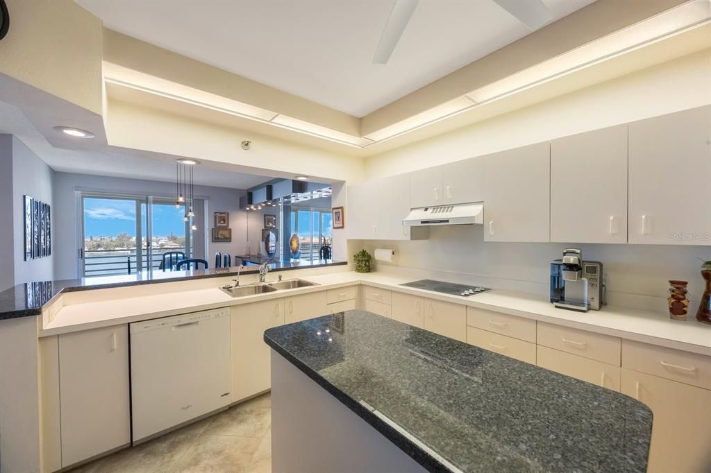 En Venta: $819,000 (3 camas, 2 baños, 1990 Pies cuadrados)