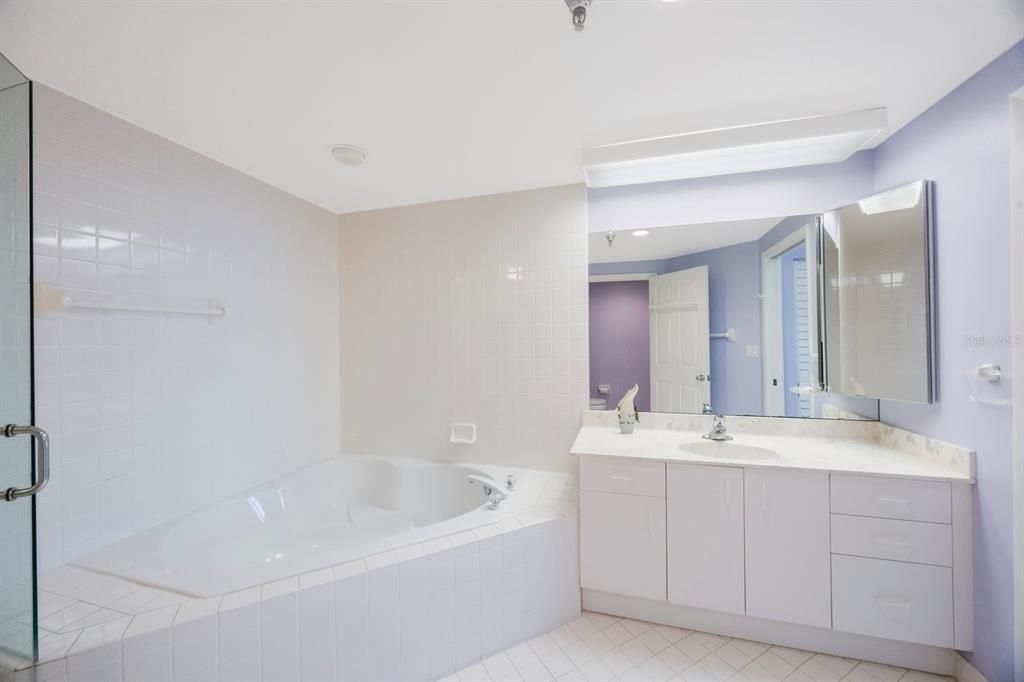 En Venta: $819,000 (3 camas, 2 baños, 1990 Pies cuadrados)