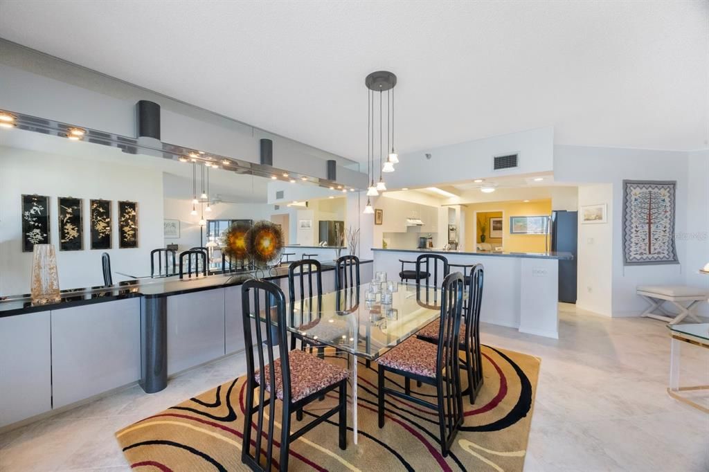 En Venta: $819,000 (3 camas, 2 baños, 1990 Pies cuadrados)