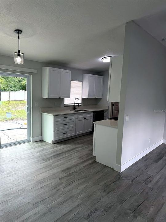 На продажу: $274,999 (2 спален, 2 ванн, 1022 Квадратных фут)