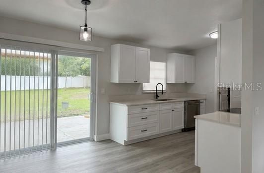 На продажу: $274,999 (2 спален, 2 ванн, 1022 Квадратных фут)