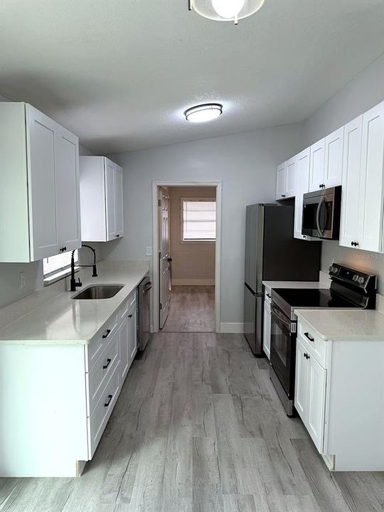 На продажу: $274,999 (2 спален, 2 ванн, 1022 Квадратных фут)
