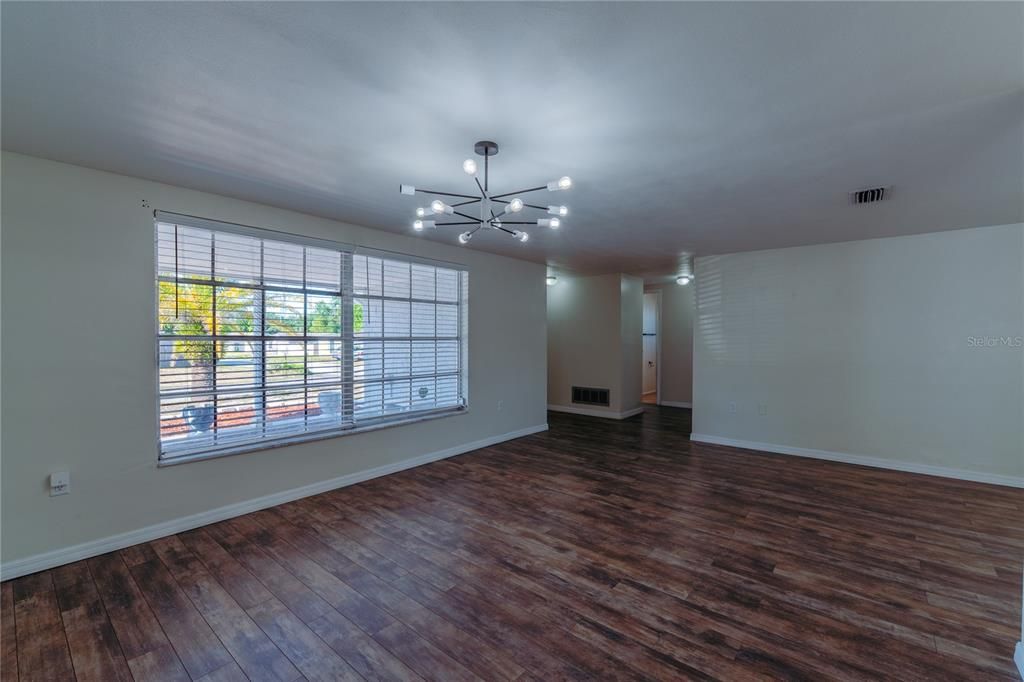 На продажу: $312,900 (3 спален, 2 ванн, 1649 Квадратных фут)