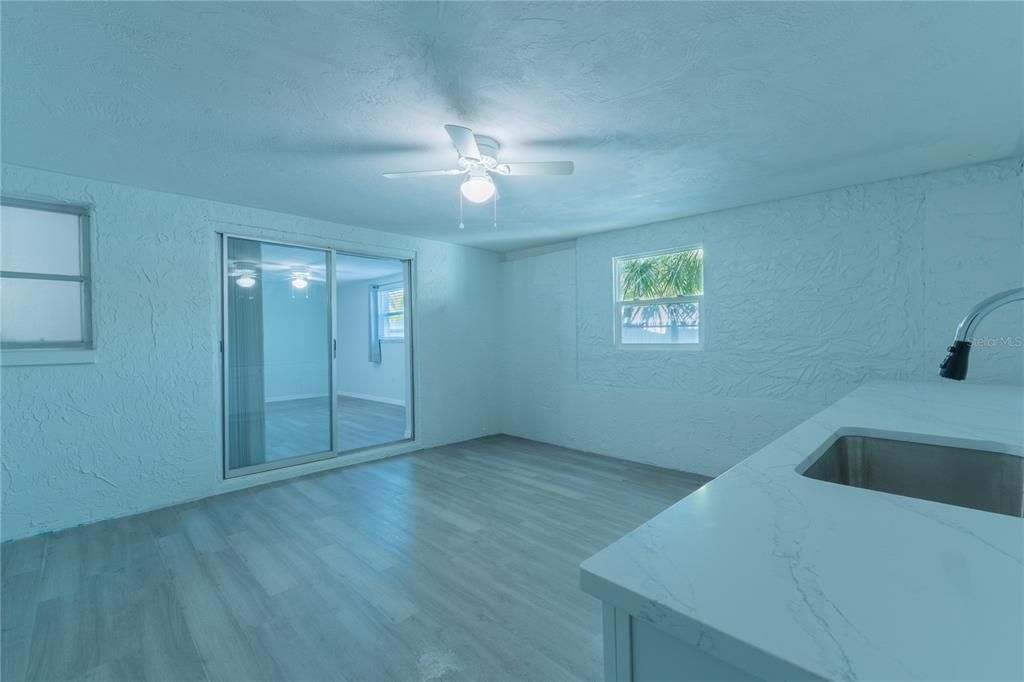На продажу: $312,900 (3 спален, 2 ванн, 1649 Квадратных фут)