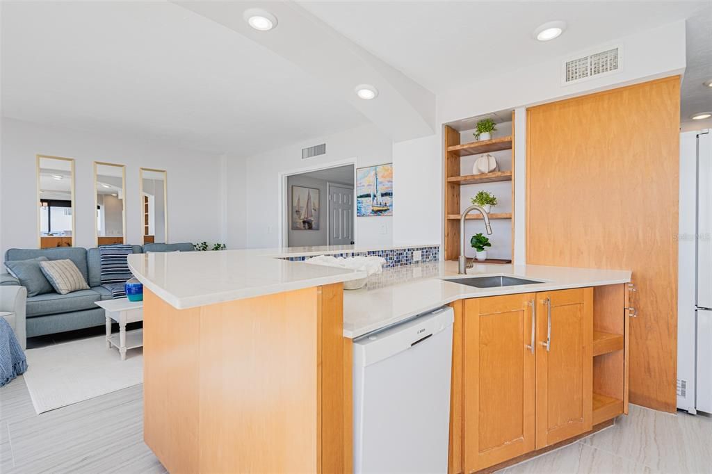 En Venta: $625,000 (2 camas, 2 baños, 2420 Pies cuadrados)