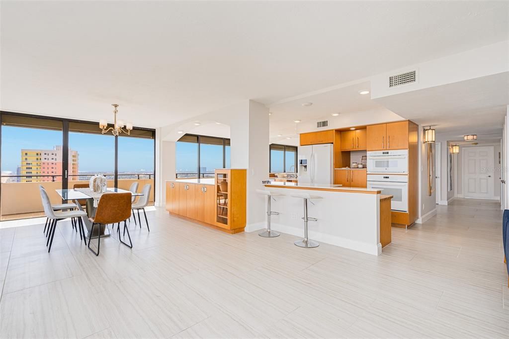 En Venta: $625,000 (2 camas, 2 baños, 2420 Pies cuadrados)