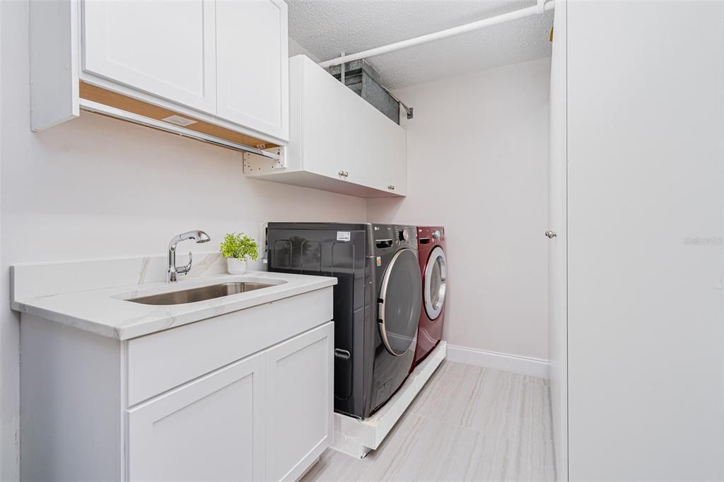 En Venta: $625,000 (2 camas, 2 baños, 2420 Pies cuadrados)